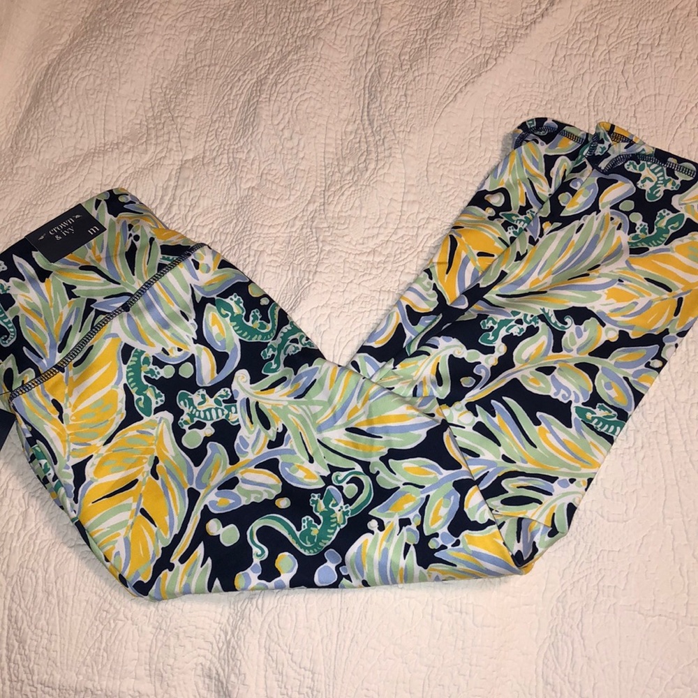 NWT New leggings medium Crown & Ivy Capri